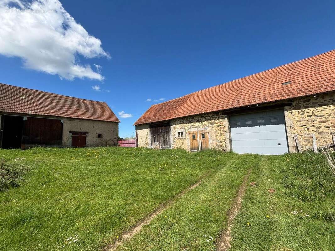 Photo 2 - Maison à LE MAYET-DE-MONTAGNE