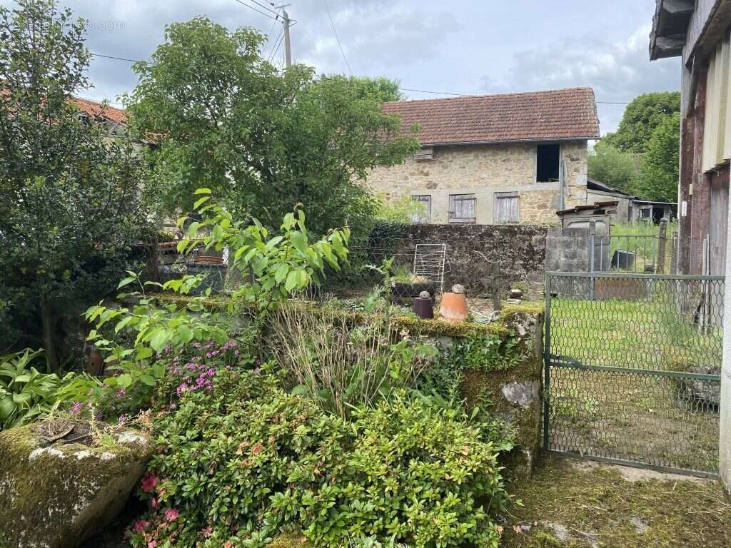 Maison 95 m² à Saint-Denis-Des-Murs  - photo 8