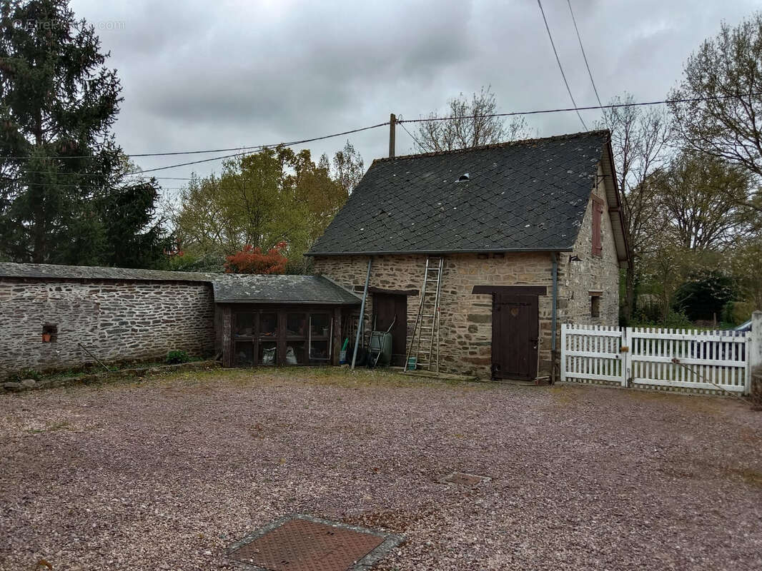 Longère à saisir 3ch et 7700m2 de terrain - photo 17