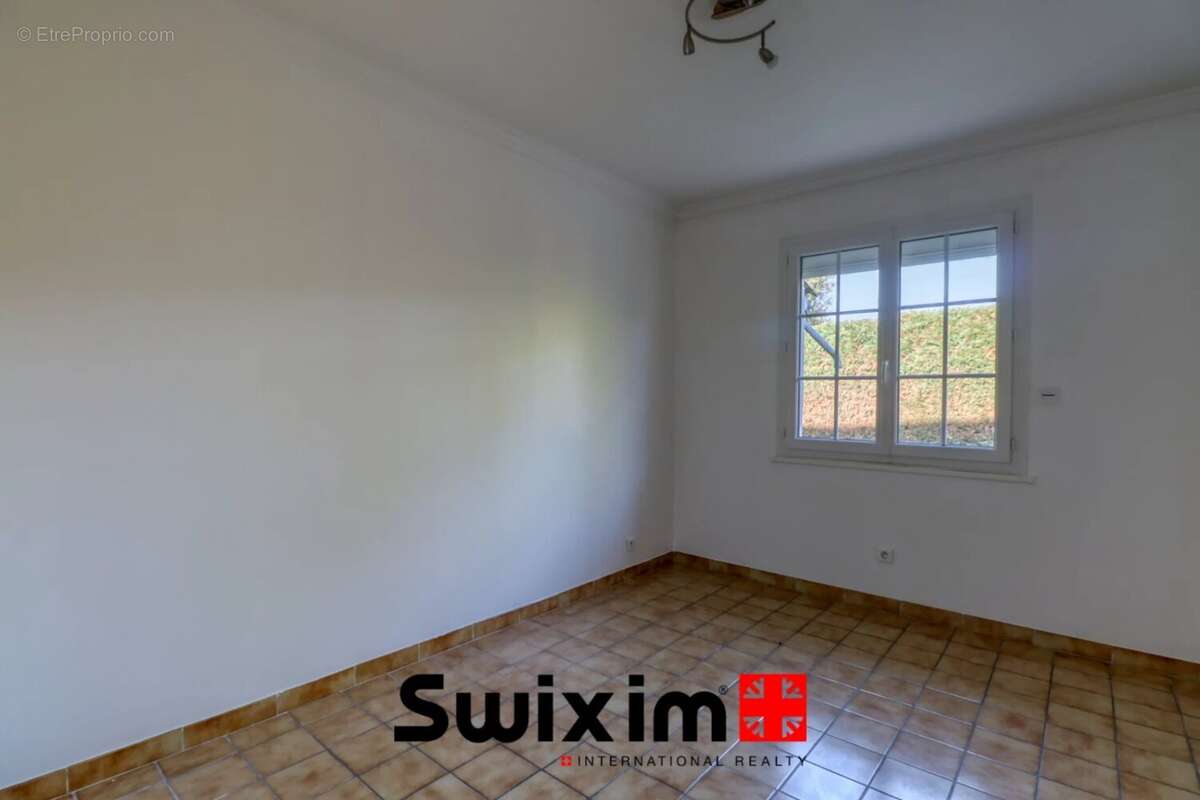 Maison 5 chambres - 176m² à Saint-Laurent-Médoc - photo 9