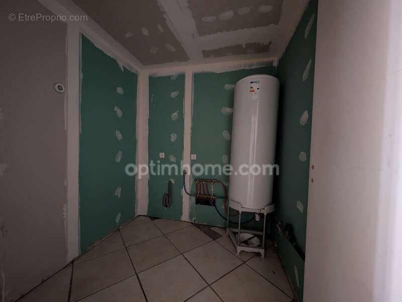A vendre - Maison de village en pierre à rénover - potentiel 140m² + garage + terrasse 16.7m² - Bettant à proximité d'Amberieu e - photo 12