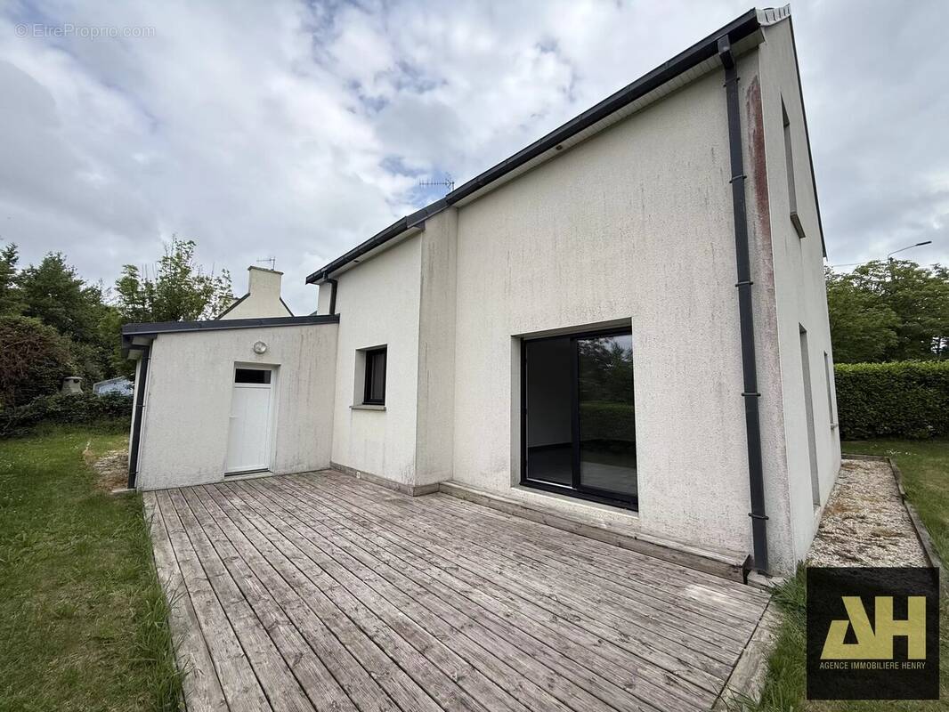 Maison à LE RELECQ-KERHUON