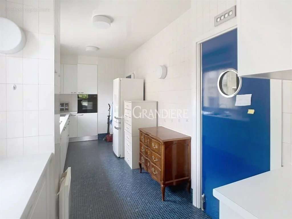 Appartement à NEUILLY-SUR-SEINE