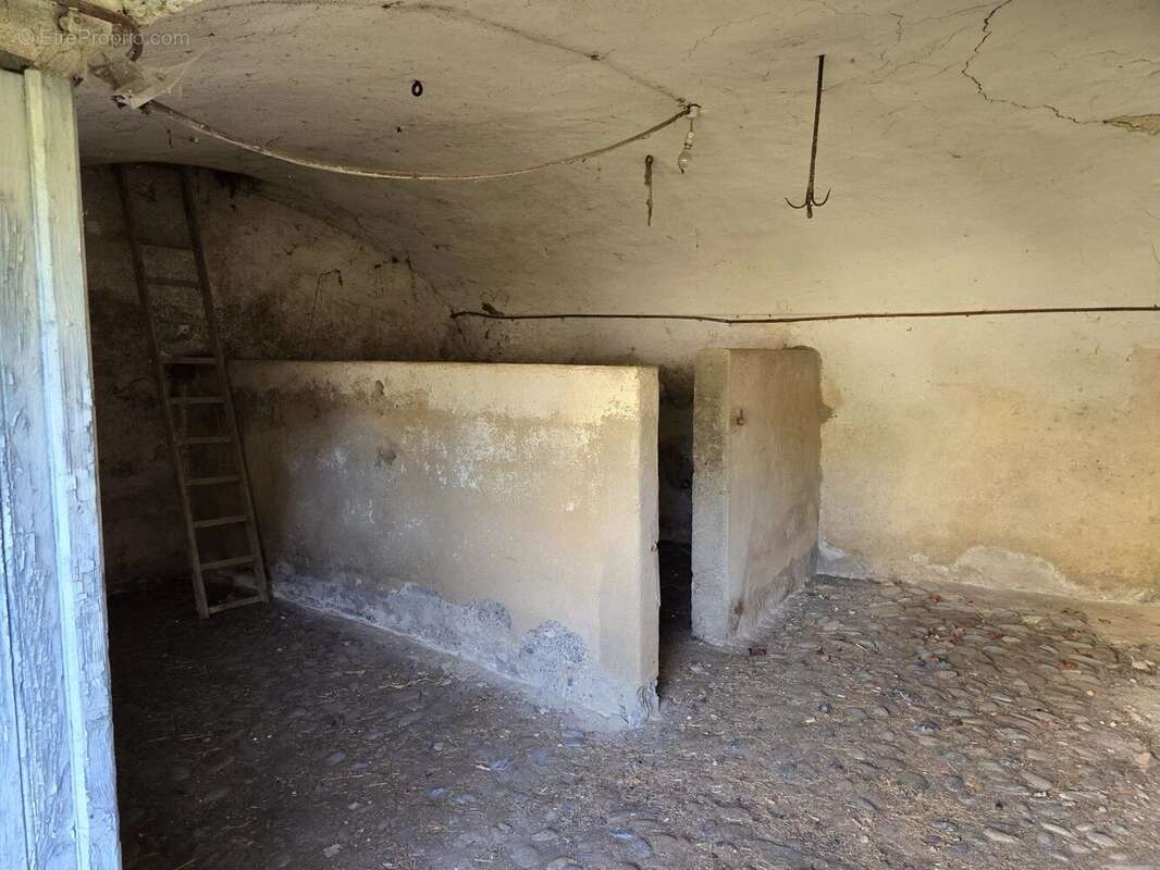 Maison à SAINT-GERMAIN-LEMBRON