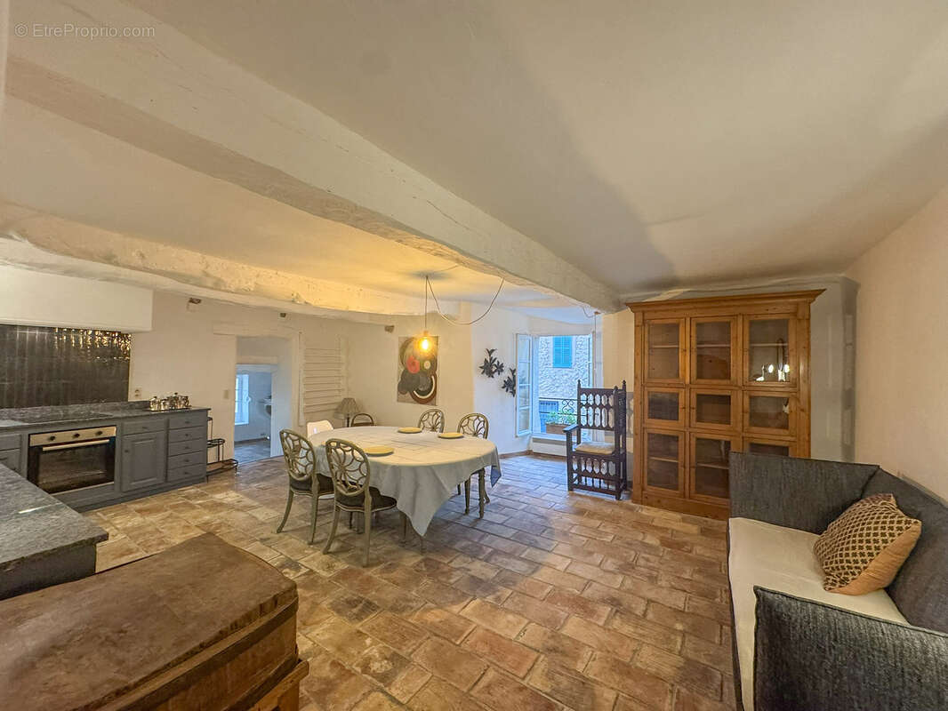 Maison à CHATEAUNEUF-GRASSE