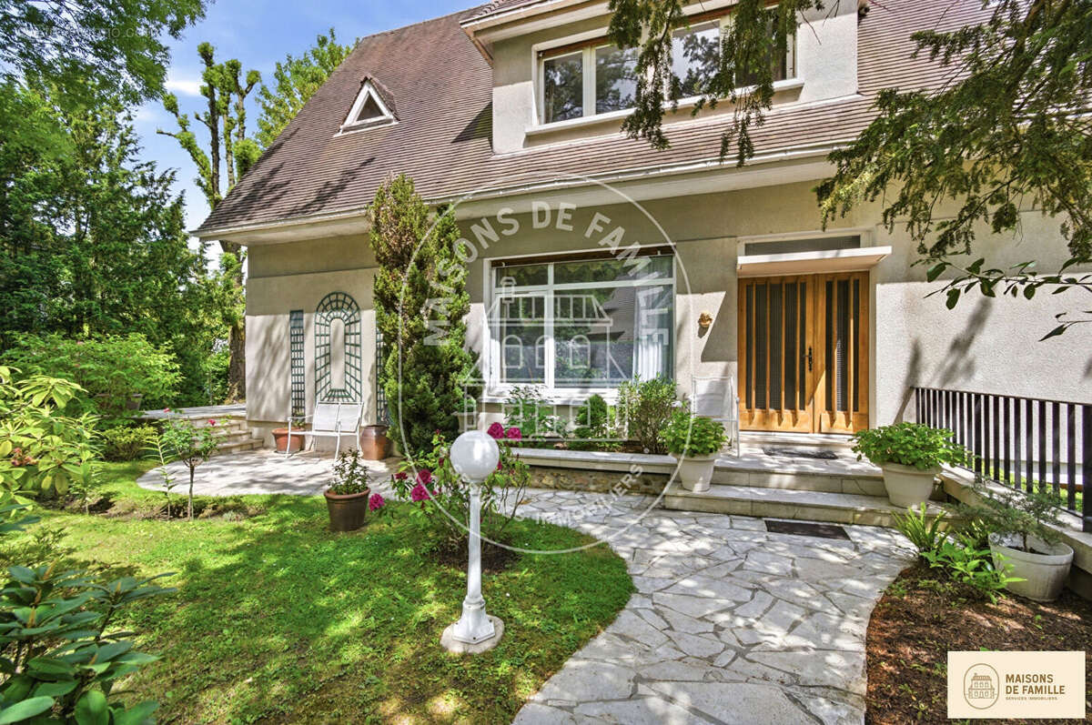 Maison à LA CELLE-SAINT-CLOUD