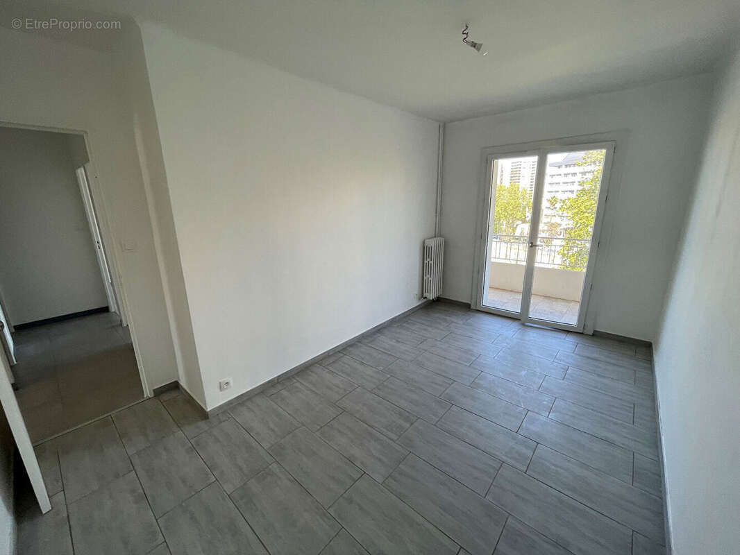 Appartement Toulon est  Aguillon 4 pièce(s) 78 m2 avec deux balcons de 11 et 9m2 et parking collectif - photo 7