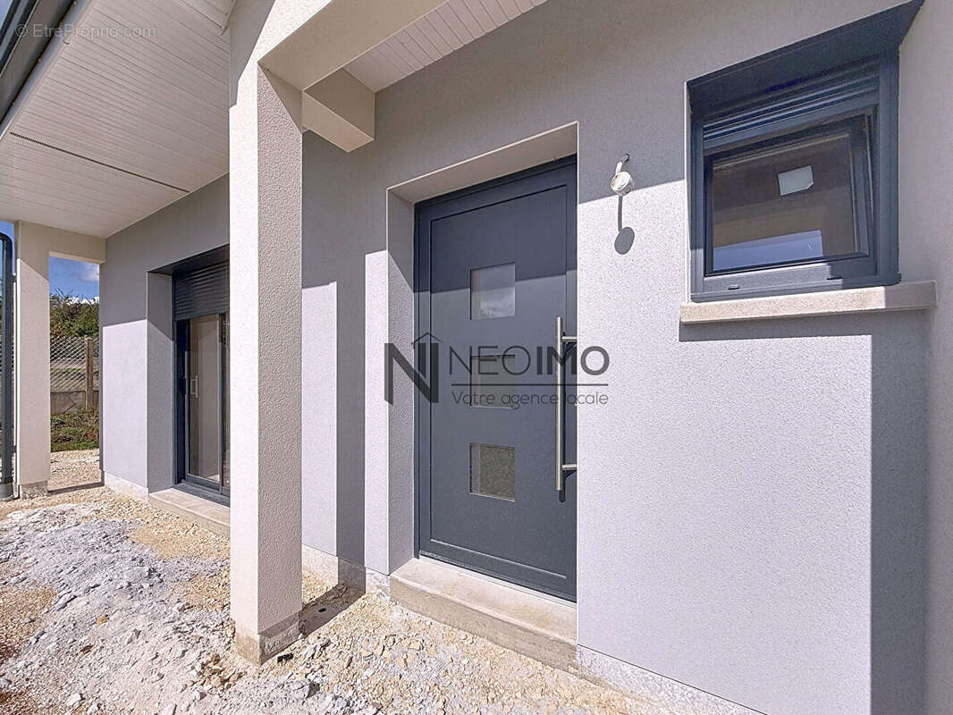 Maison à NEUFCHATEAU