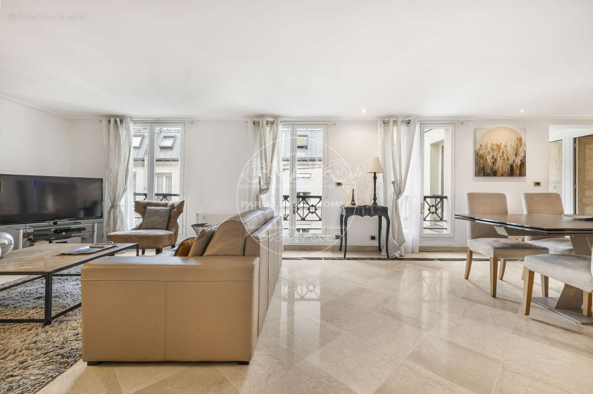 Appartement à PARIS-8E