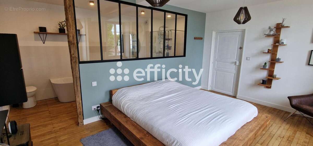 Maison à SAINT-GENIS-D&#039;HIERSAC