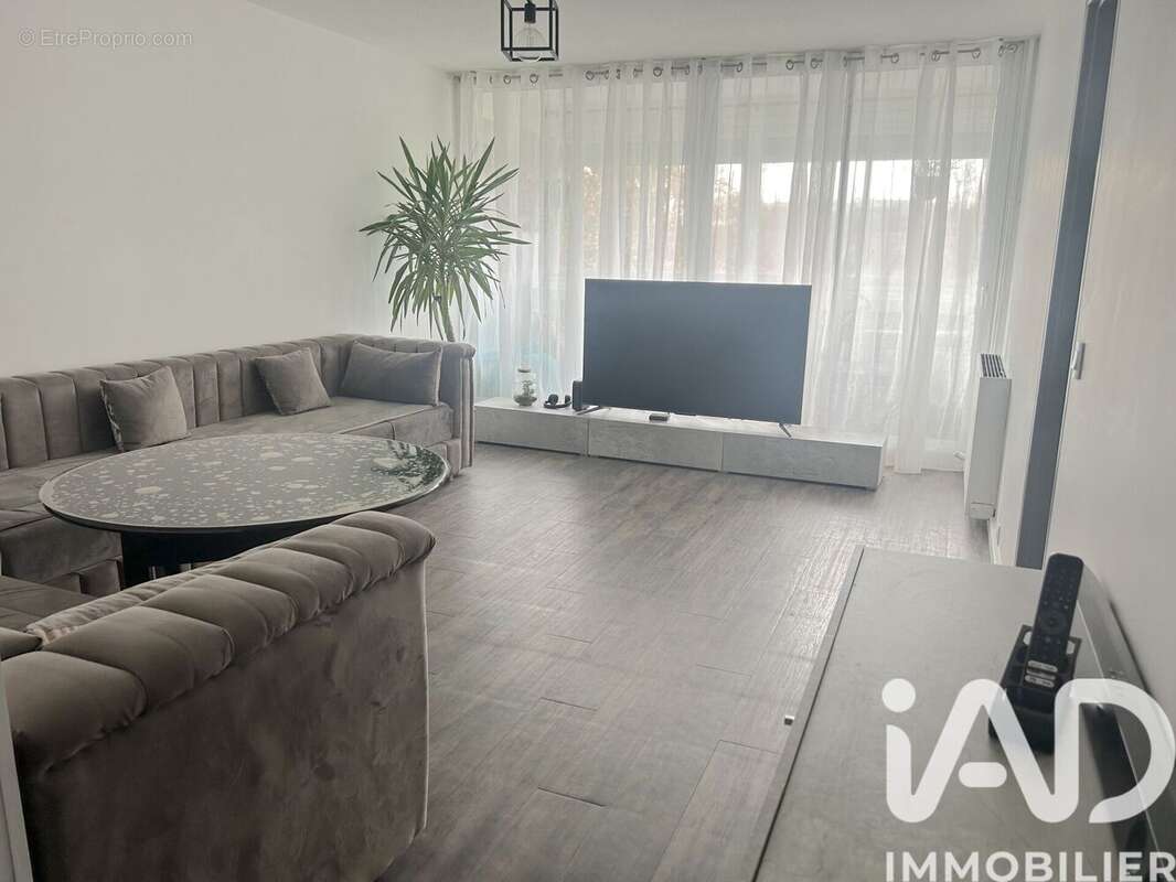 Photo 2 - Appartement à SAVIGNY-LE-TEMPLE