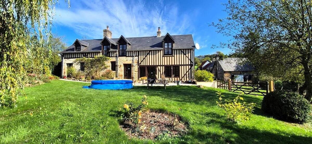 Maison à SAINT-GEORGES-DE-ROUELLEY