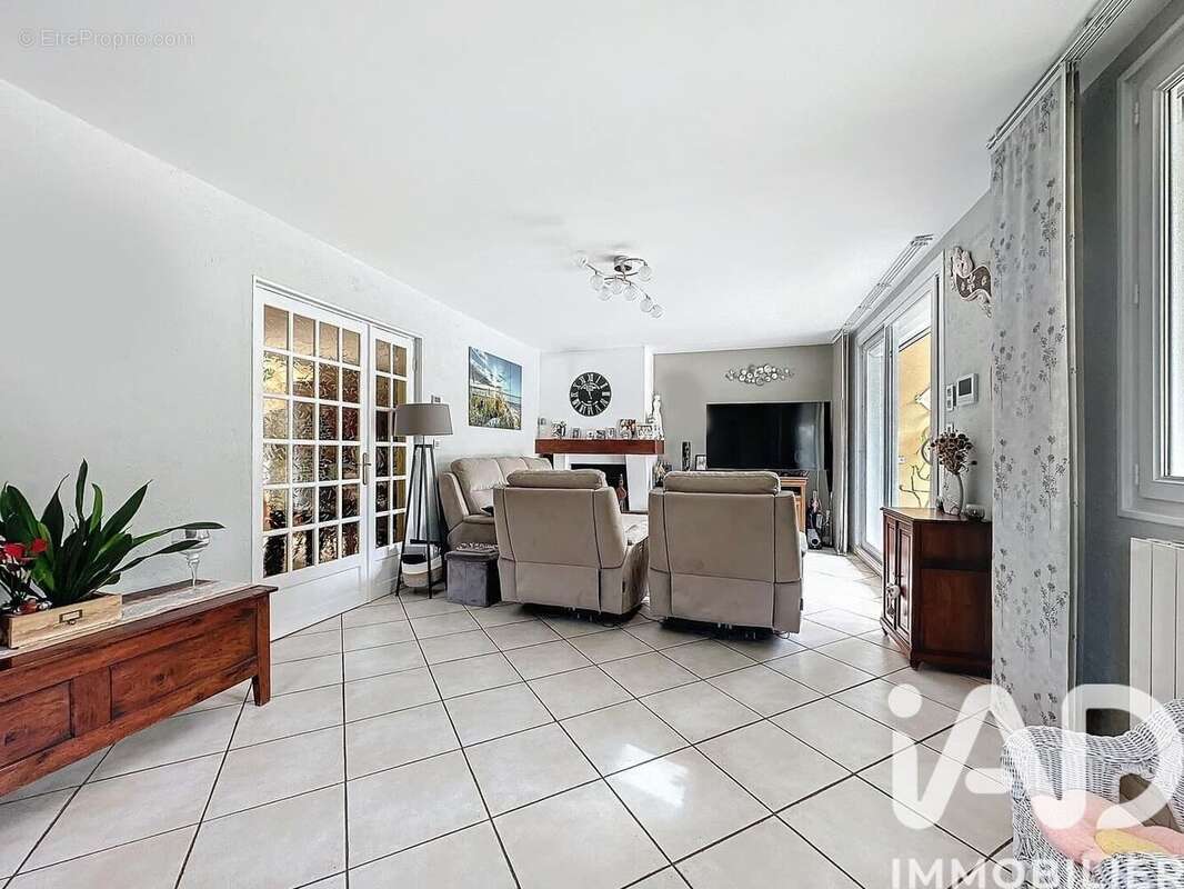 Maison 143 m² à Carnoux-En-Provence  - photo 8