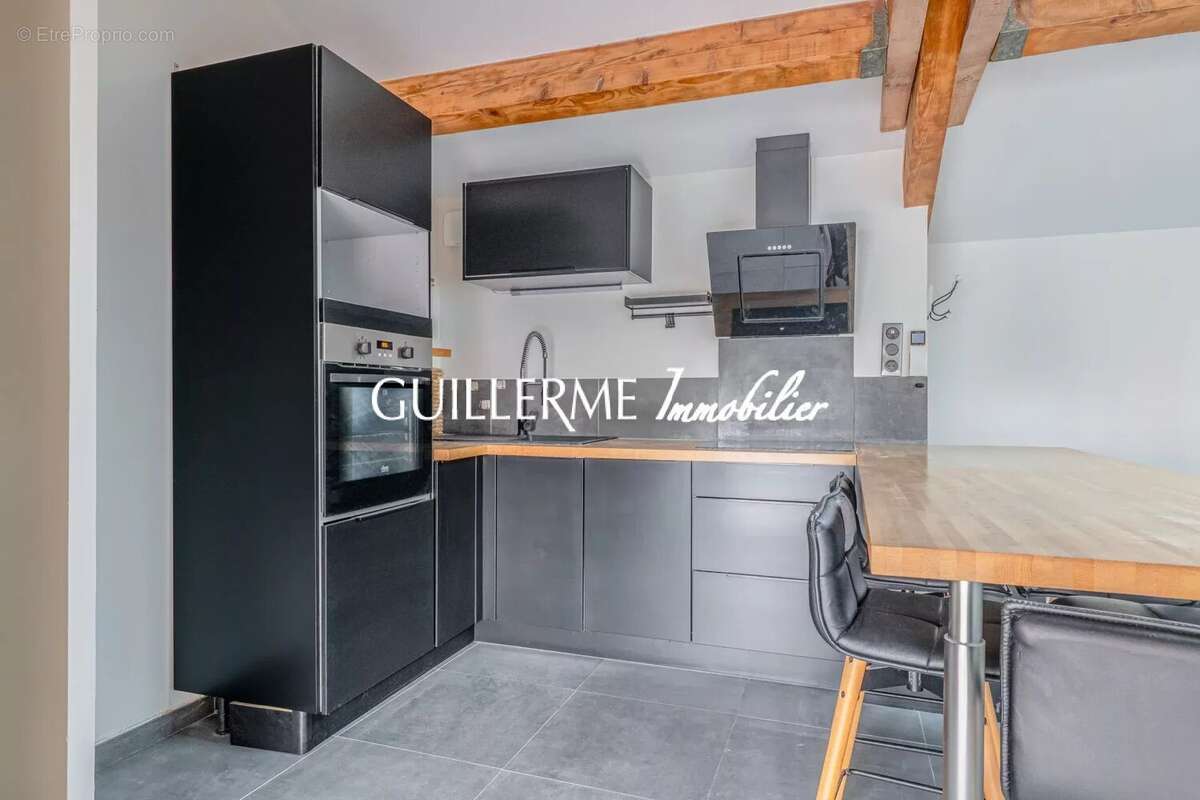 Appartement à GREZIEU-LA-VARENNE