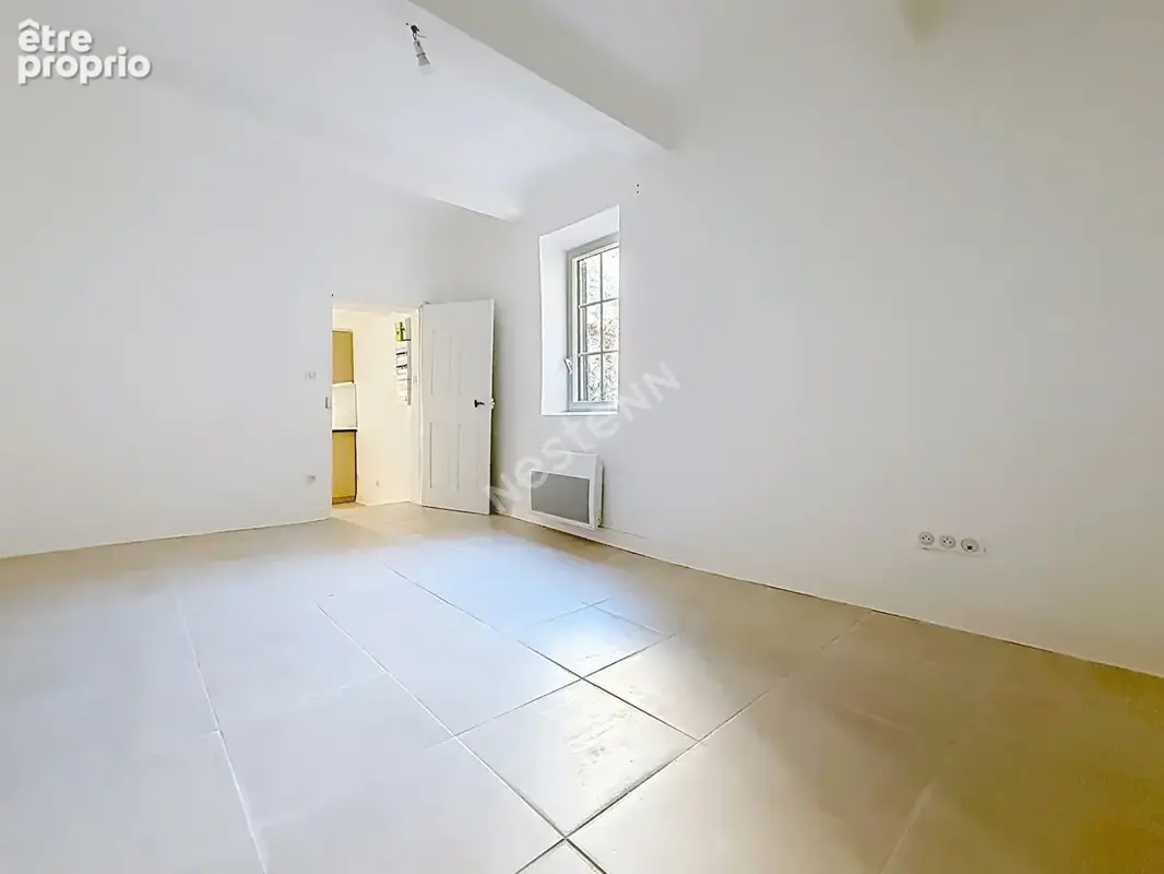 Cucuron - Maison de village rénovée, prête à vivre : posez vos valises ! - photo 4