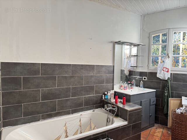 Maison à CHATEAUNEUF-LE-ROUGE