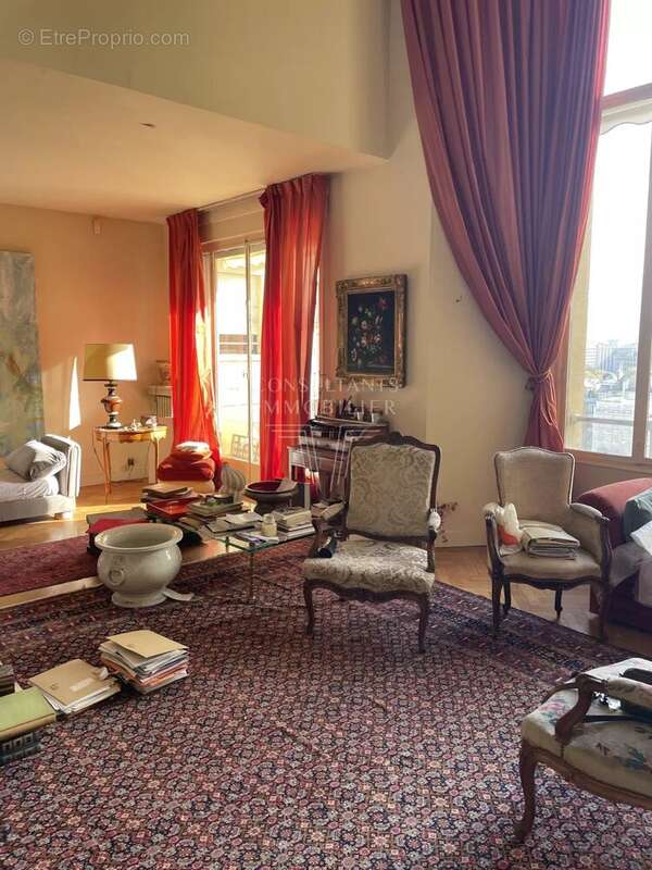 Appartement à PARIS-16E