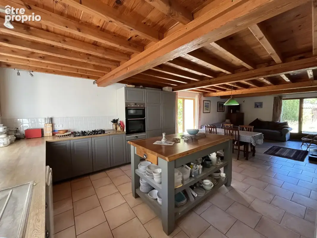 Propriete renovee avec plus de 25 hectares - photo 8