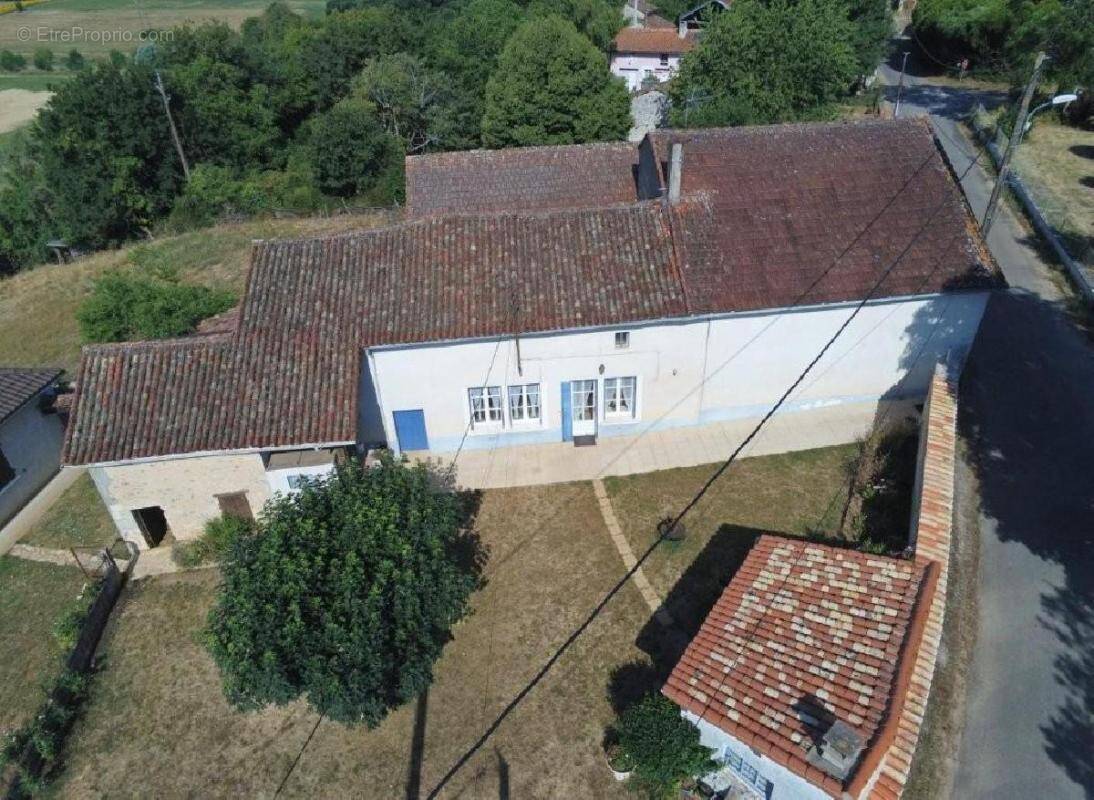 Maison à RUFFEC