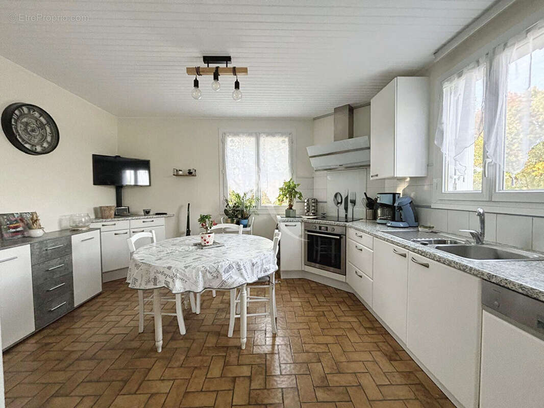 Maison à LA MEMBROLLE-SUR-LONGUENEE