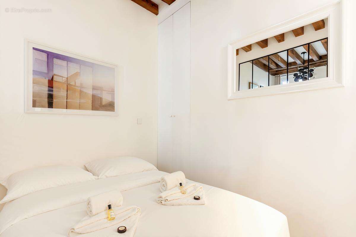 Appartement à PARIS-1E