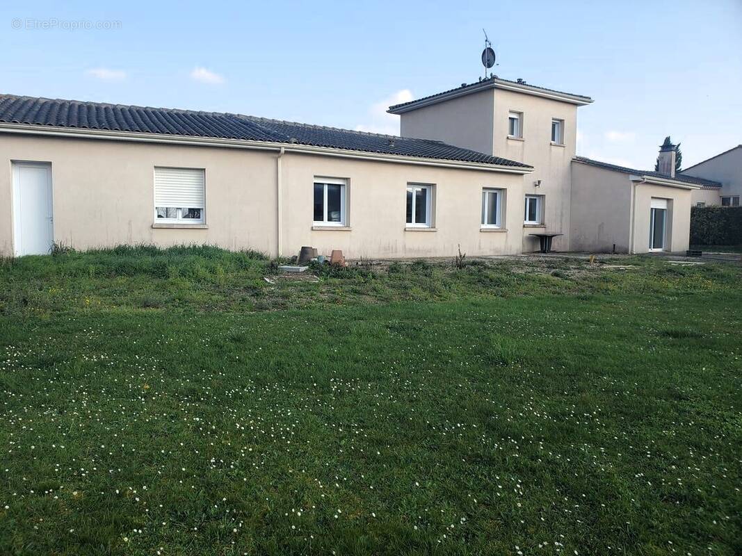 Maison à CHAMPNIERS