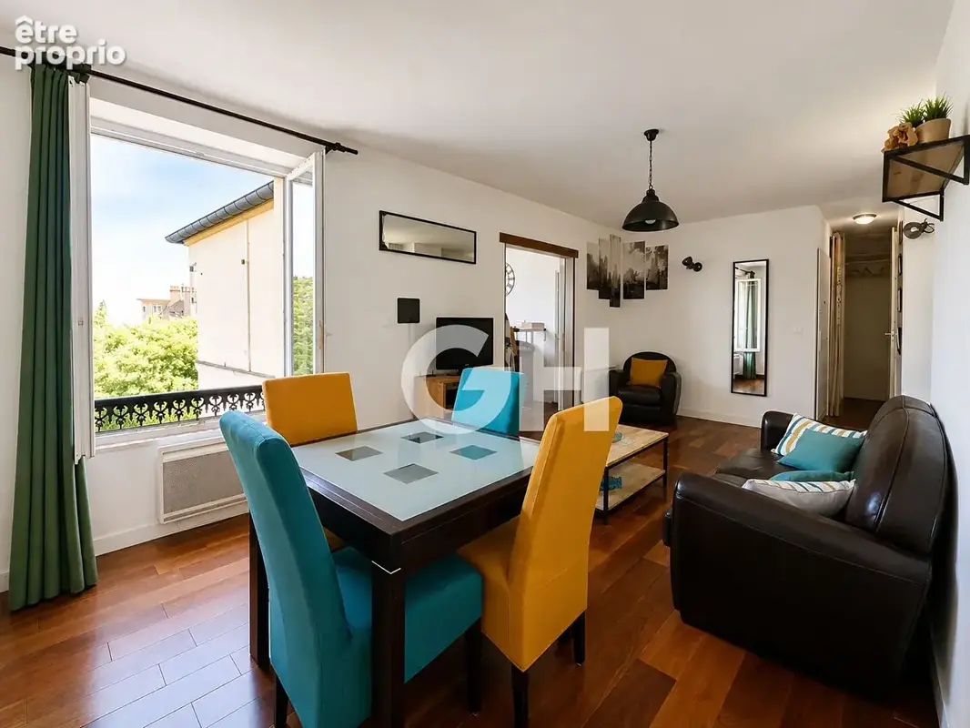 Père Lachaise - appartement en dernier étage - photo 2