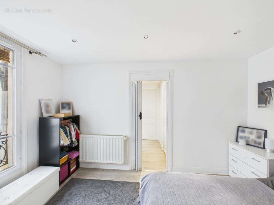 Appartement à COURBEVOIE