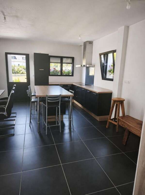 Maison 110 m² à Plougonver  - photo 6