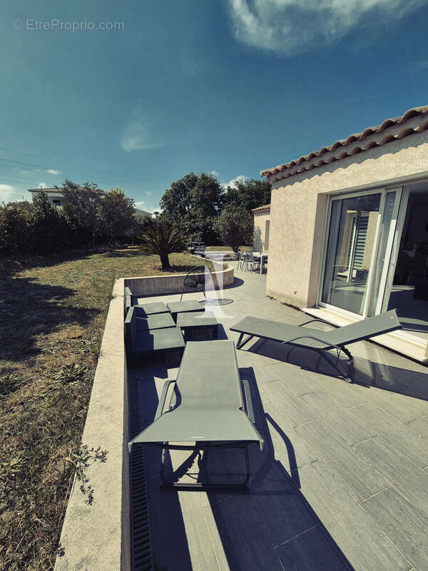 Maison à PUGET-SUR-ARGENS