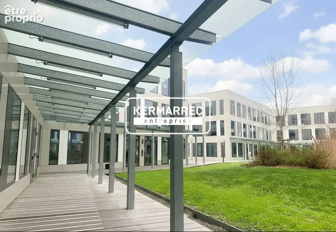 Commerce à SAINT-JACQUES-DE-LA-LANDE