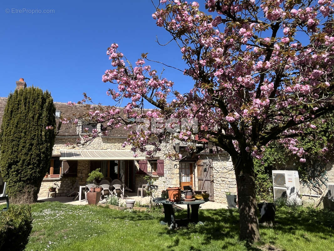 Maison à LA CHAPELLE-LA-REINE