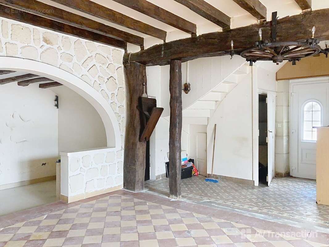 Maison à AZAY-LE-FERRON