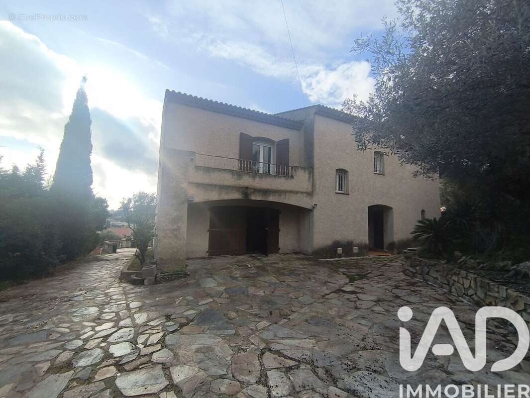 Maison 200 m² à La Seyne-Sur-Mer  - photo 2