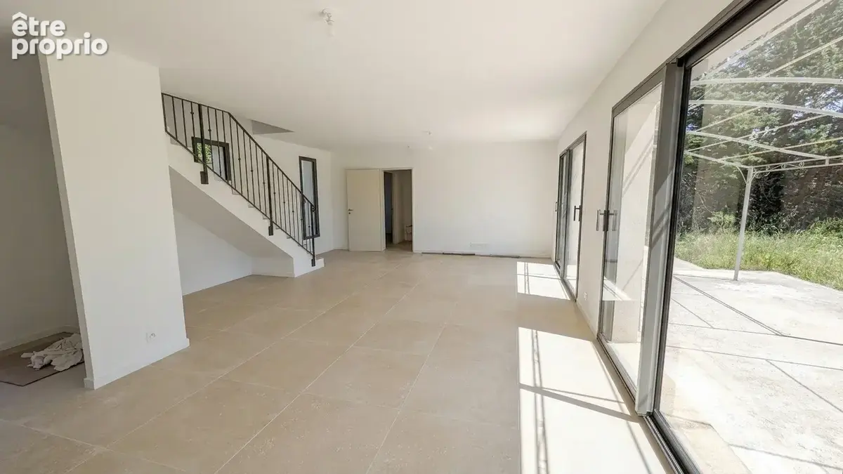 Villa neuve LOURMARIN sur grand terrain - photo 7