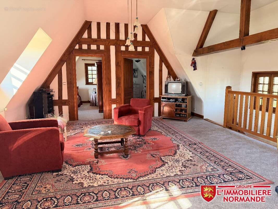 Propriété de caractère de style normand sur plus de 1,4 hectare constructible - photo 12