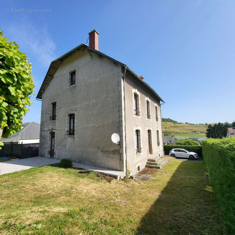 Maison à RIOM-ES-MONTAGNES