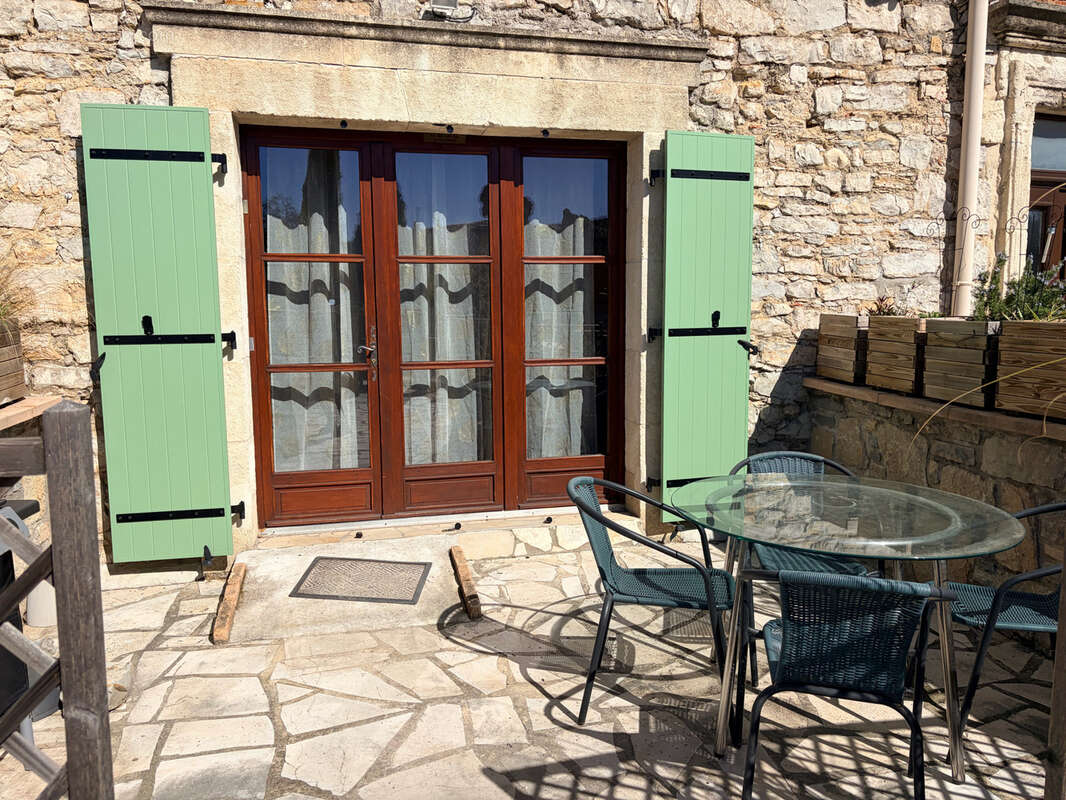 Appartement à CANAULES-ET-ARGENTIERES