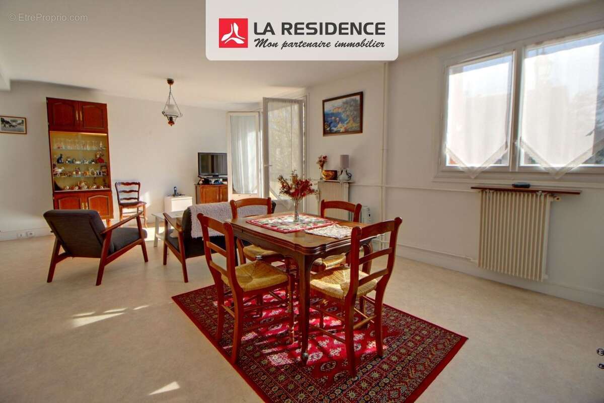 Appartement à LES CLAYES-SOUS-BOIS