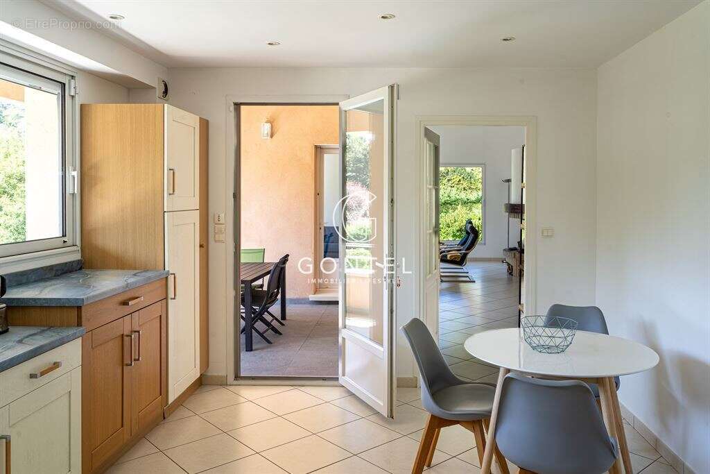 Maison à SAINT-CYR-AU-MONT-D'OR