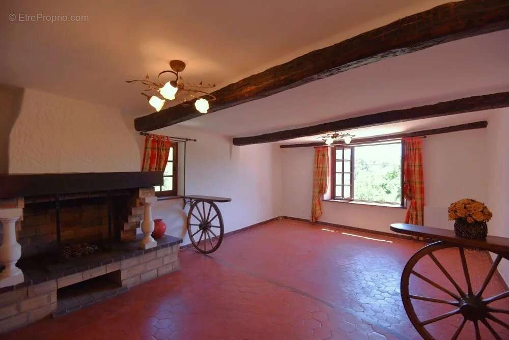 Maison à BAGNOLS-EN-FORET