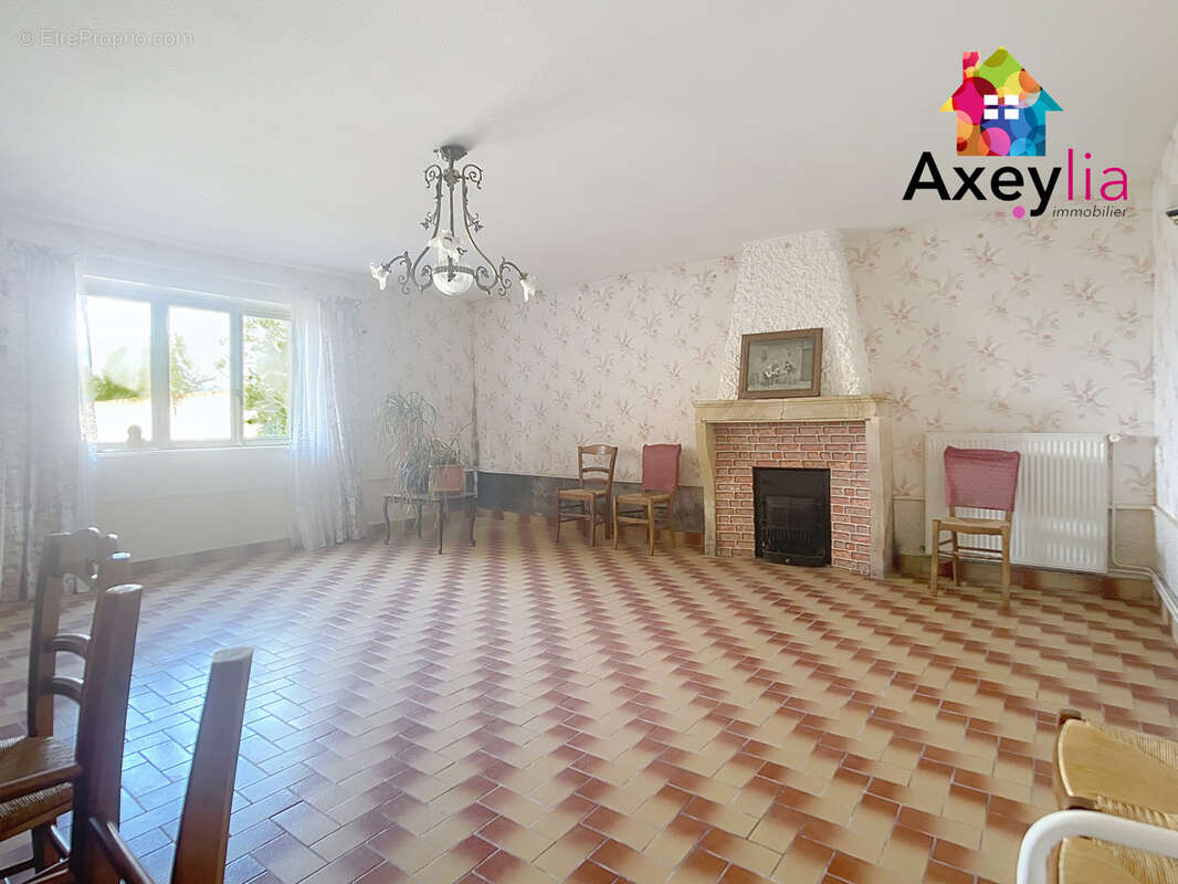 Maison à SAINT-ROMAIN-LA-MOTTE