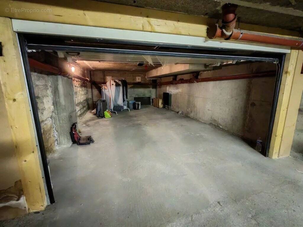 Parking à PARIS-10E