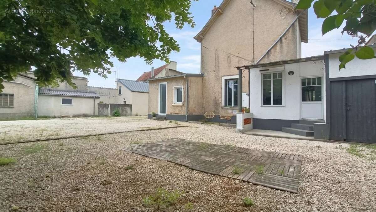 Maison à NEUVILLE-DE-POITOU