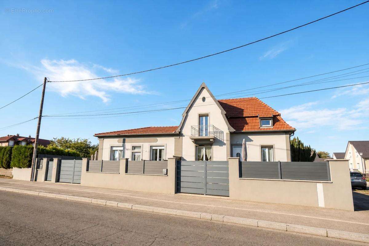 Ensemble immobilier loué à Wittenheim, 9 pièces - photo 15
