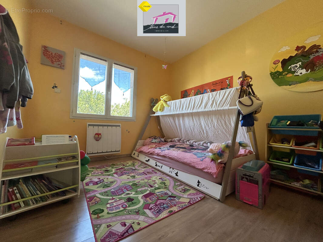 Maison de plain-pied avec Garage, jardin et piscine - photo 8