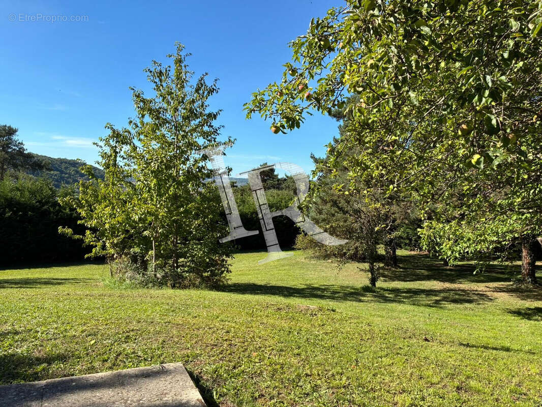 Maison à BRIVES-CHARENSAC