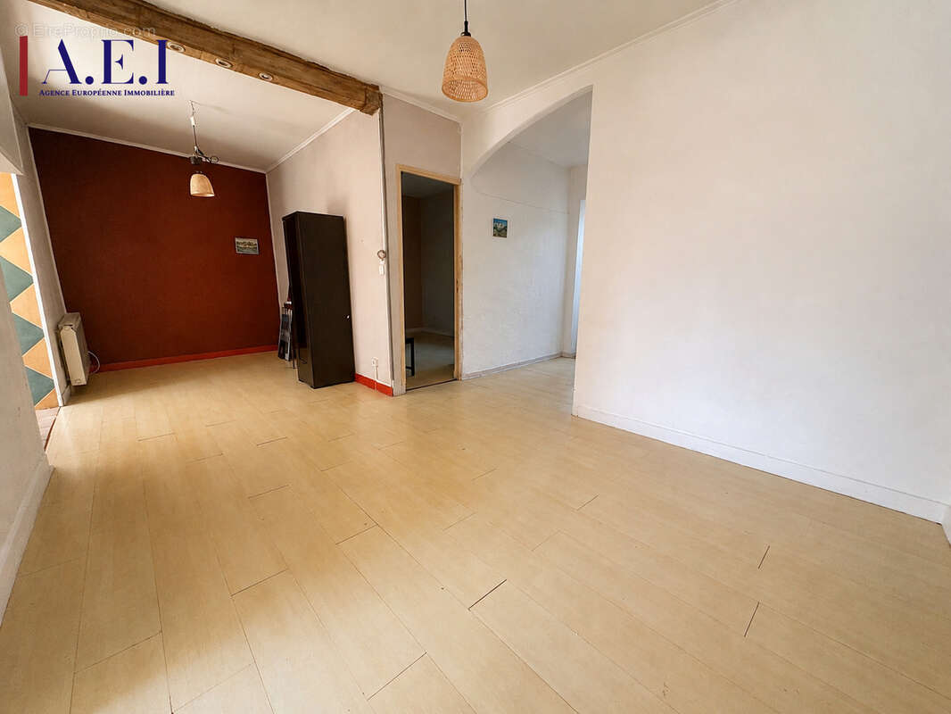 La Seyne sur mer - Appartement T3 avec terrasse - photo 4
