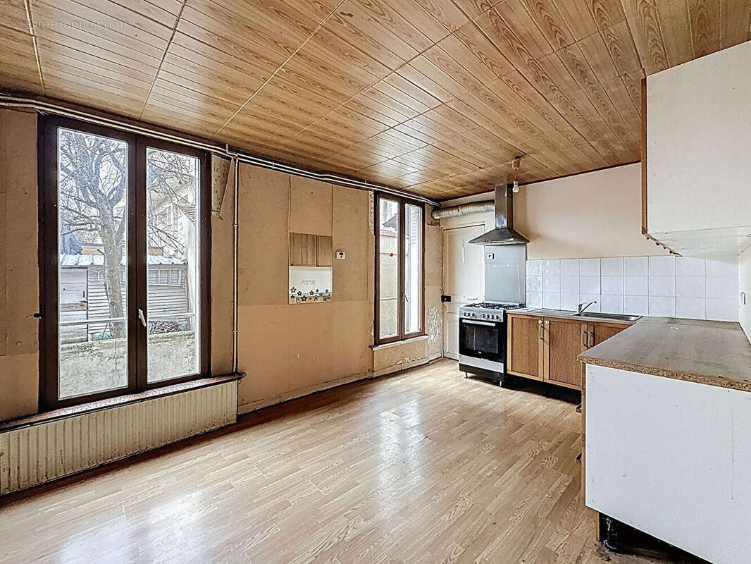 Montreuil, proche du parc montreau, grande maison sur 2 niveaux avec espaces exterieurs. ideal pour une grande famille, une acqu - photo 4