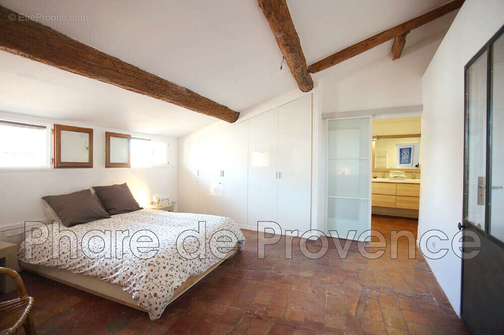 Appartement à MARSEILLE-2E